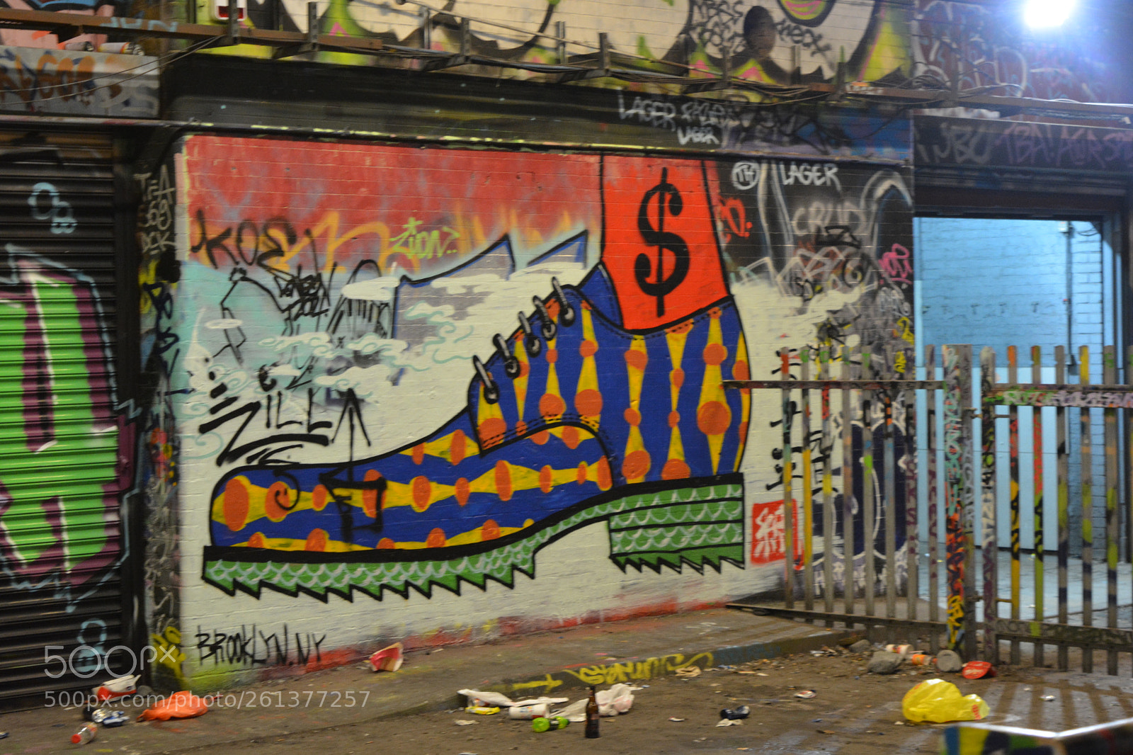Nikon D5200 sample photo. Street graffiti art photography