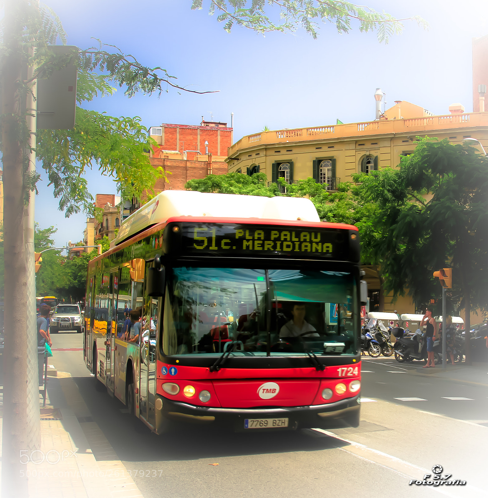 Canon EOS 7D sample photo. Red bus photography