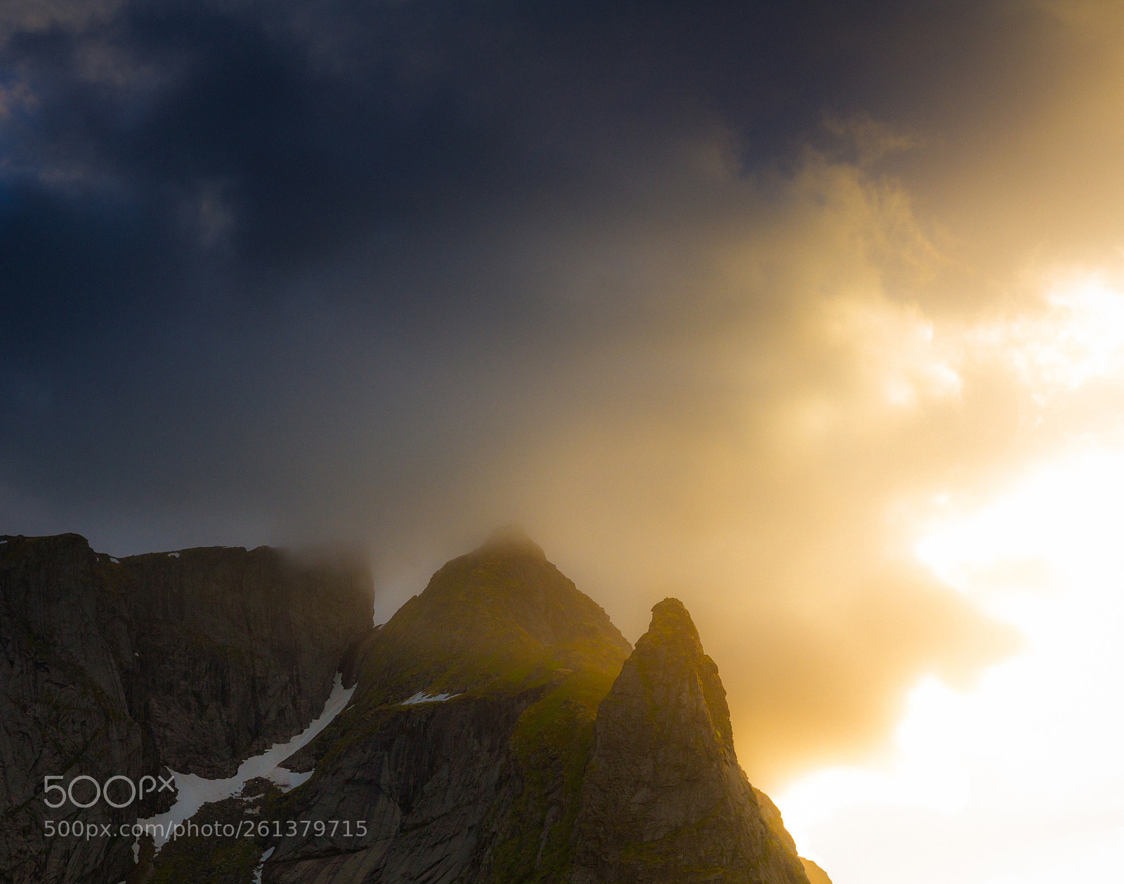 Canon EOS 7D sample photo. Shrouded peak photography