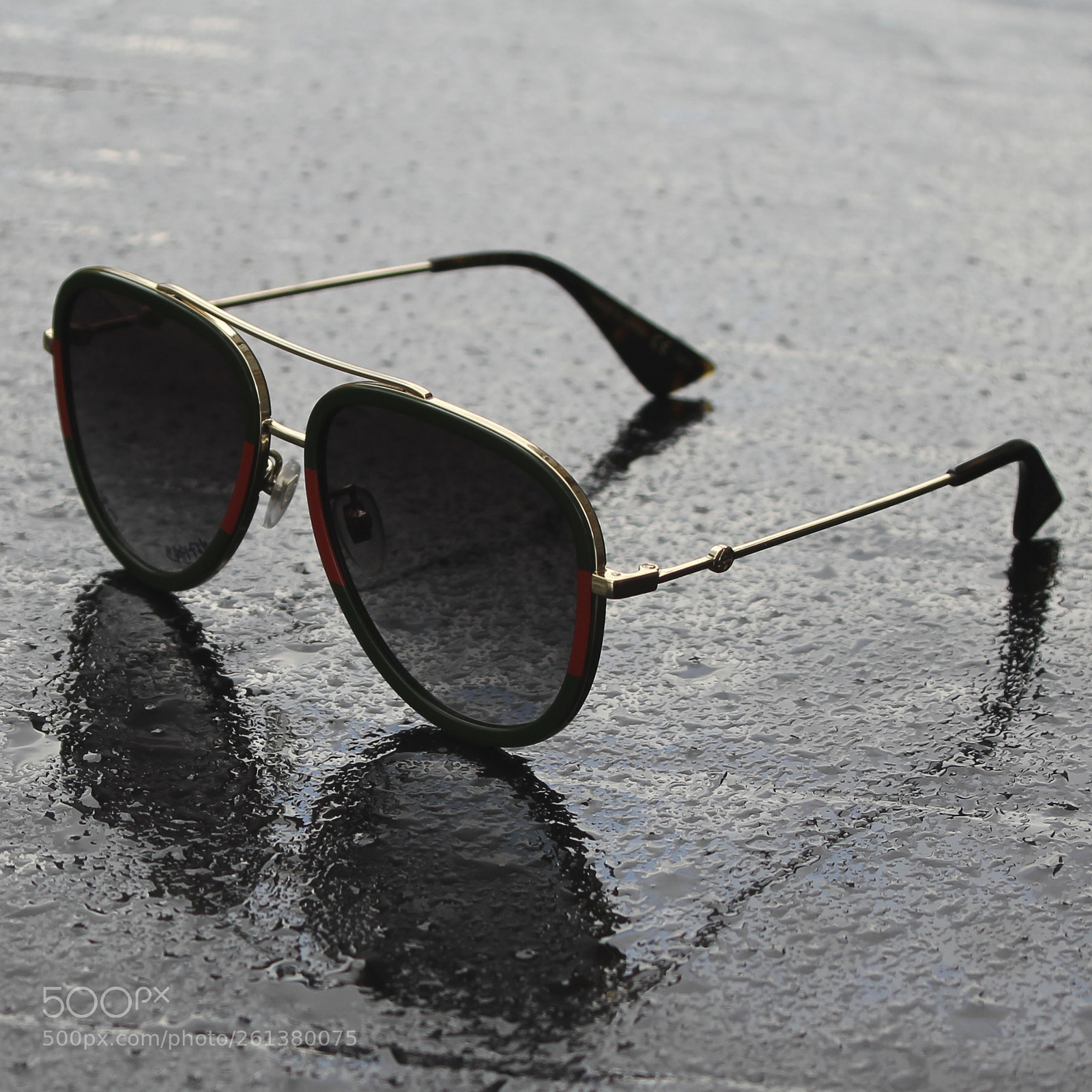 Canon EOS 550D (EOS Rebel T2i / EOS Kiss X4) sample photo. Sunglasses photography