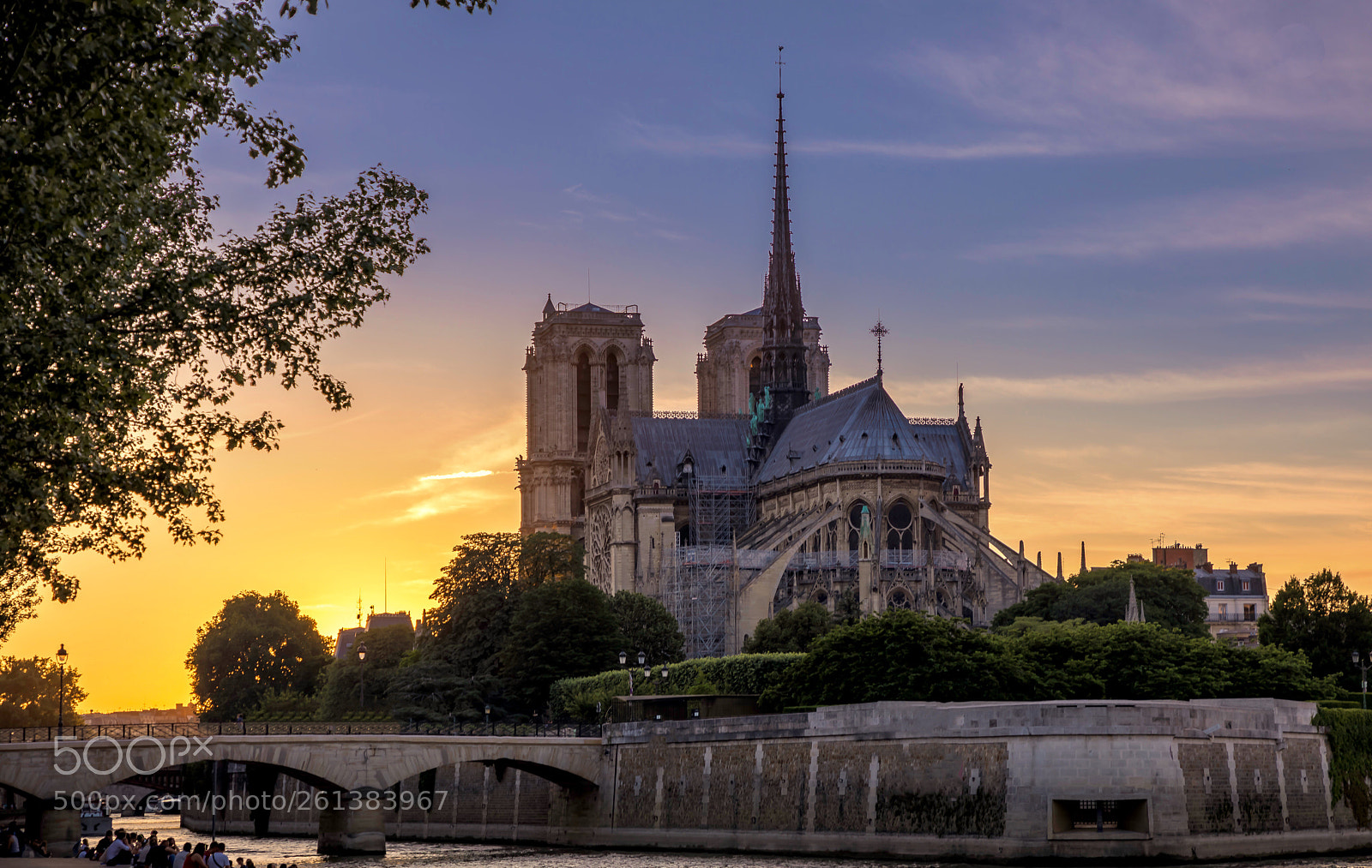 Canon EOS 5D Mark IV sample photo. Notre-dame  photography
