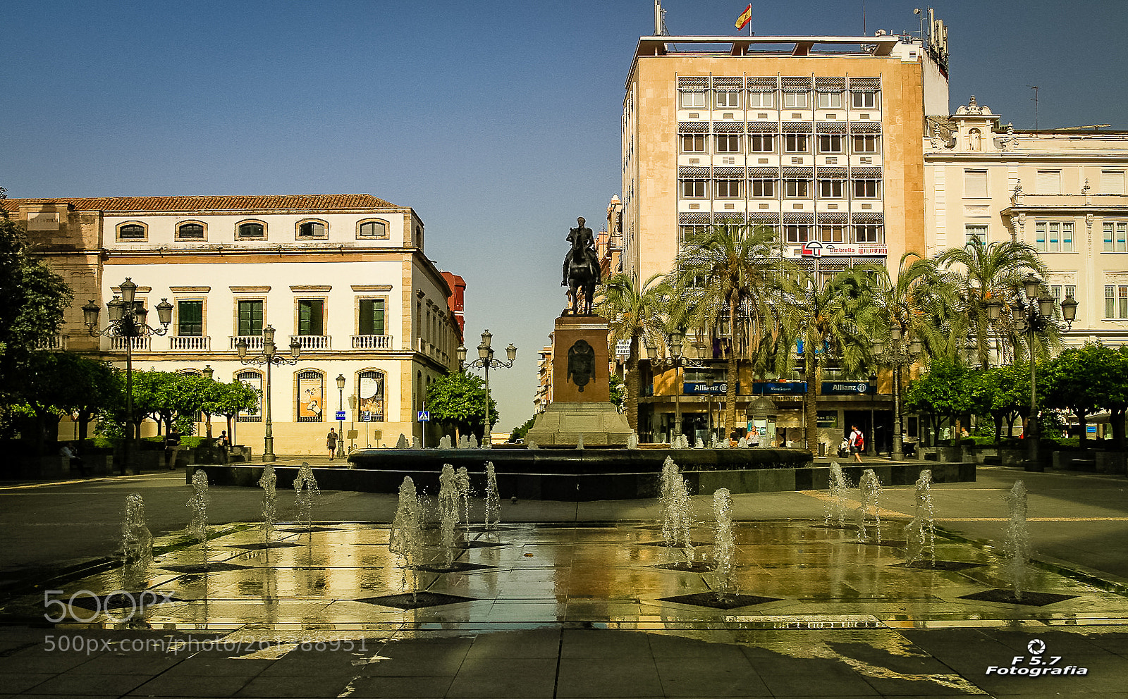 Canon EOS 7D sample photo. Plaza de las tendillas photography