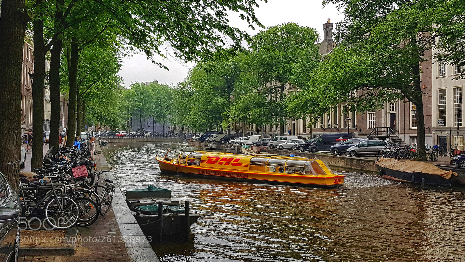 Samsung Galaxy S8+ sample photo. Delivery photography