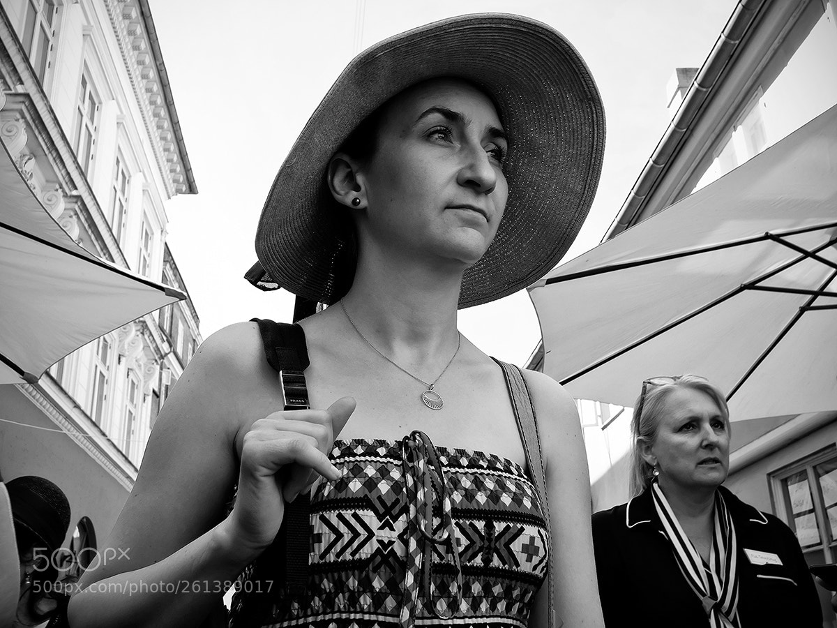 Fujifilm X-Pro2 sample photo. Hat lady 3 photography