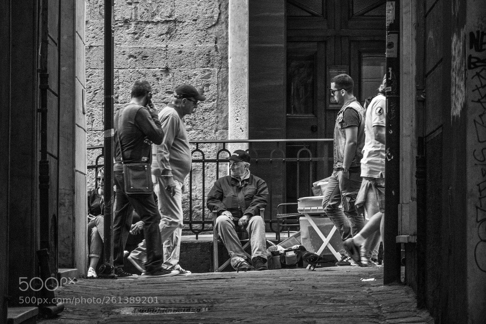 Canon EOS 750D (EOS Rebel T6i / EOS Kiss X8i) sample photo. Walking in genova photography