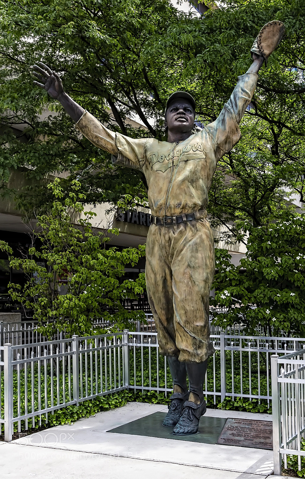 Canon EOS 60D sample photo. Jackie robinson statue journal photography