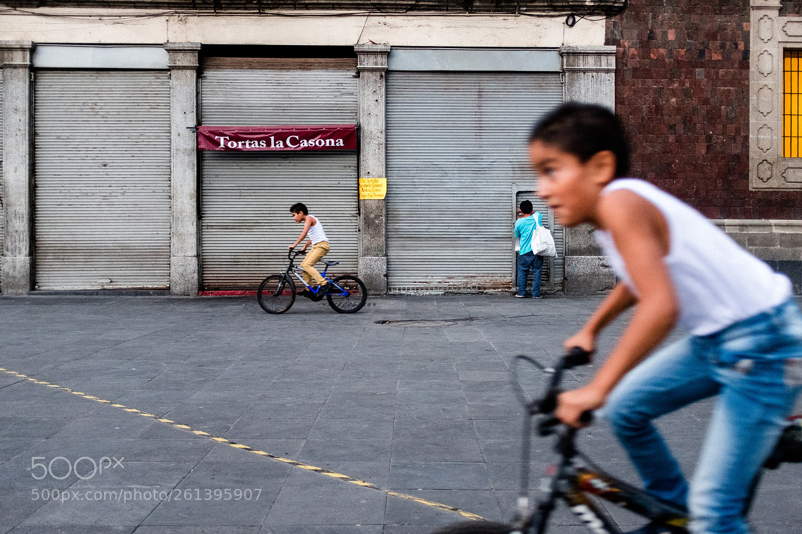 Fujifilm X100F sample photo. Mexico city kids photography