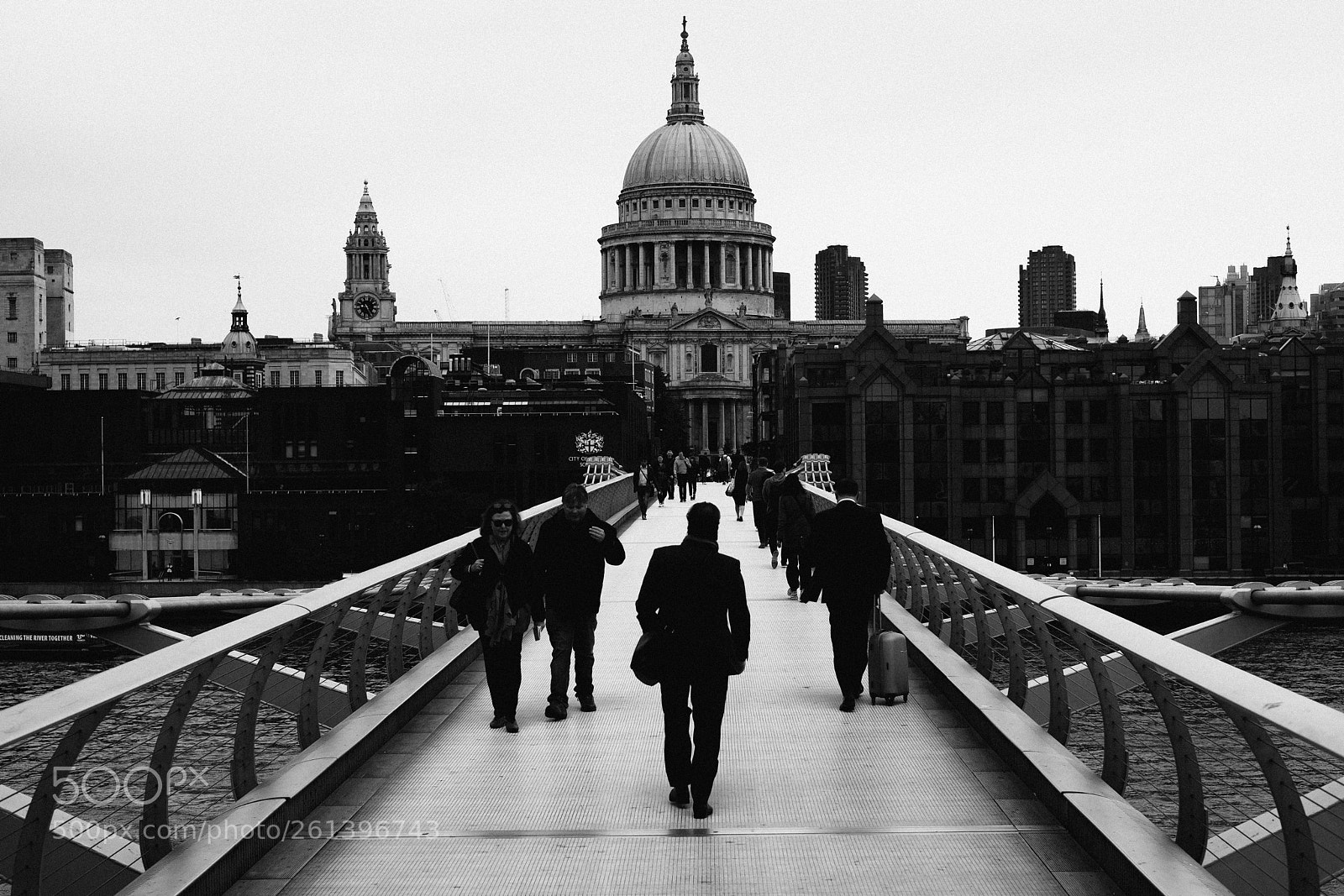 Fujifilm X-T2 sample photo. Walking into london photography
