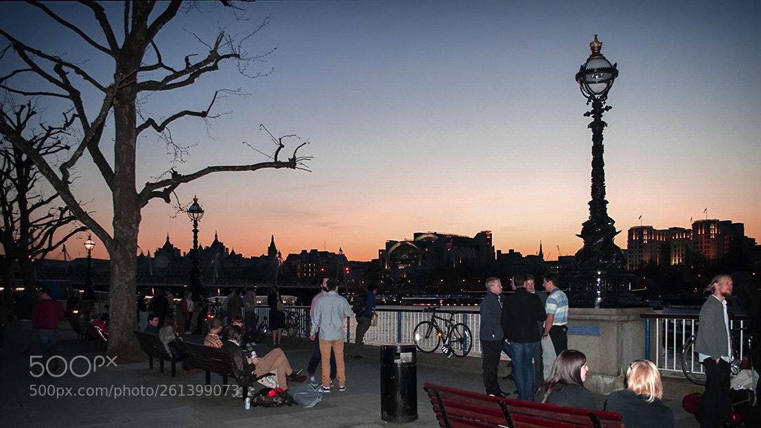 Nikon D5000 sample photo. Walk along the thames photography