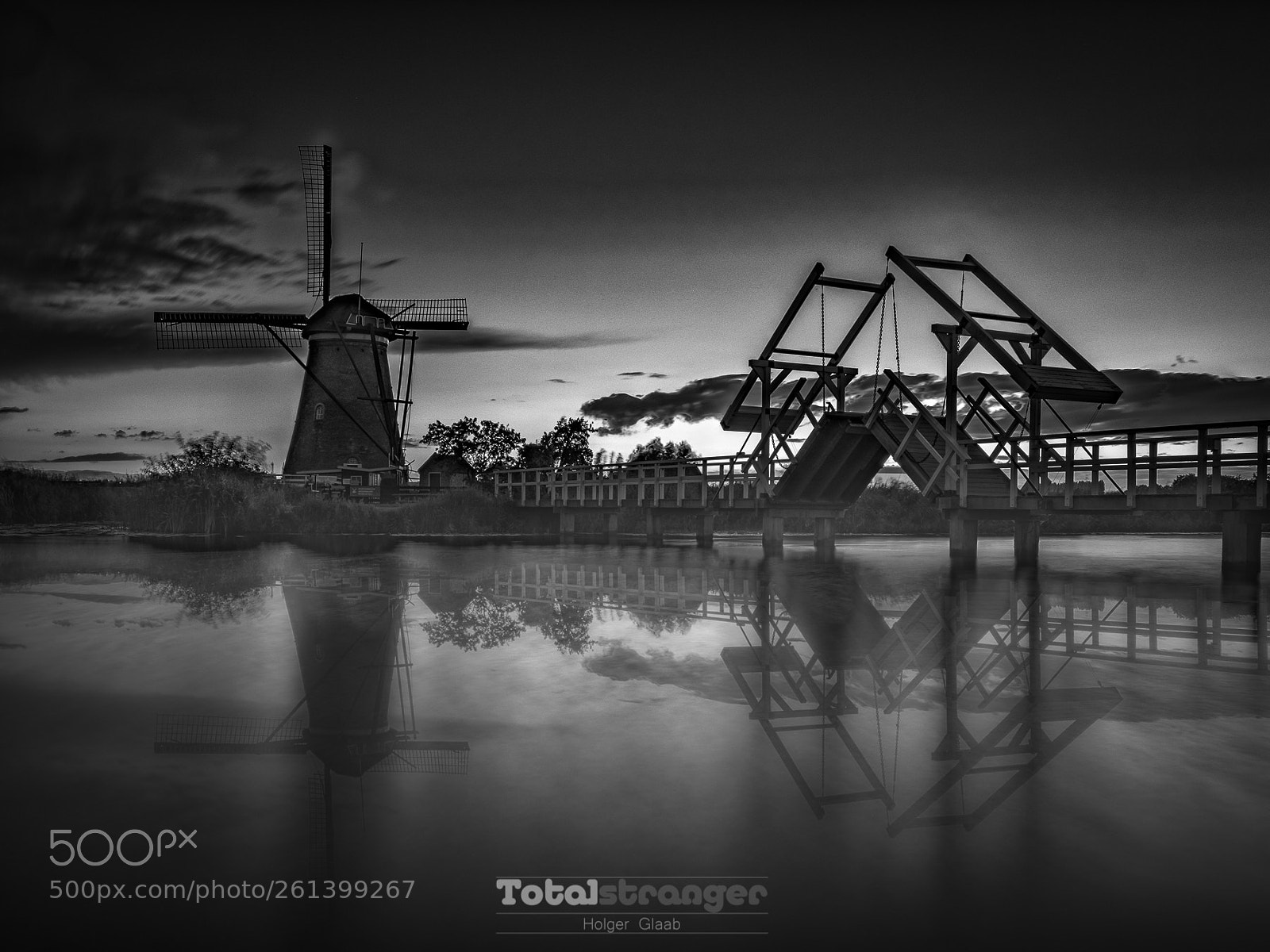 Fujifilm X-T20 sample photo. Dark kinderdijk photography