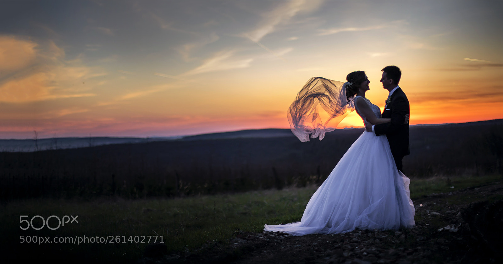 Canon EOS 6D Mark II sample photo. Sunset wedding photography