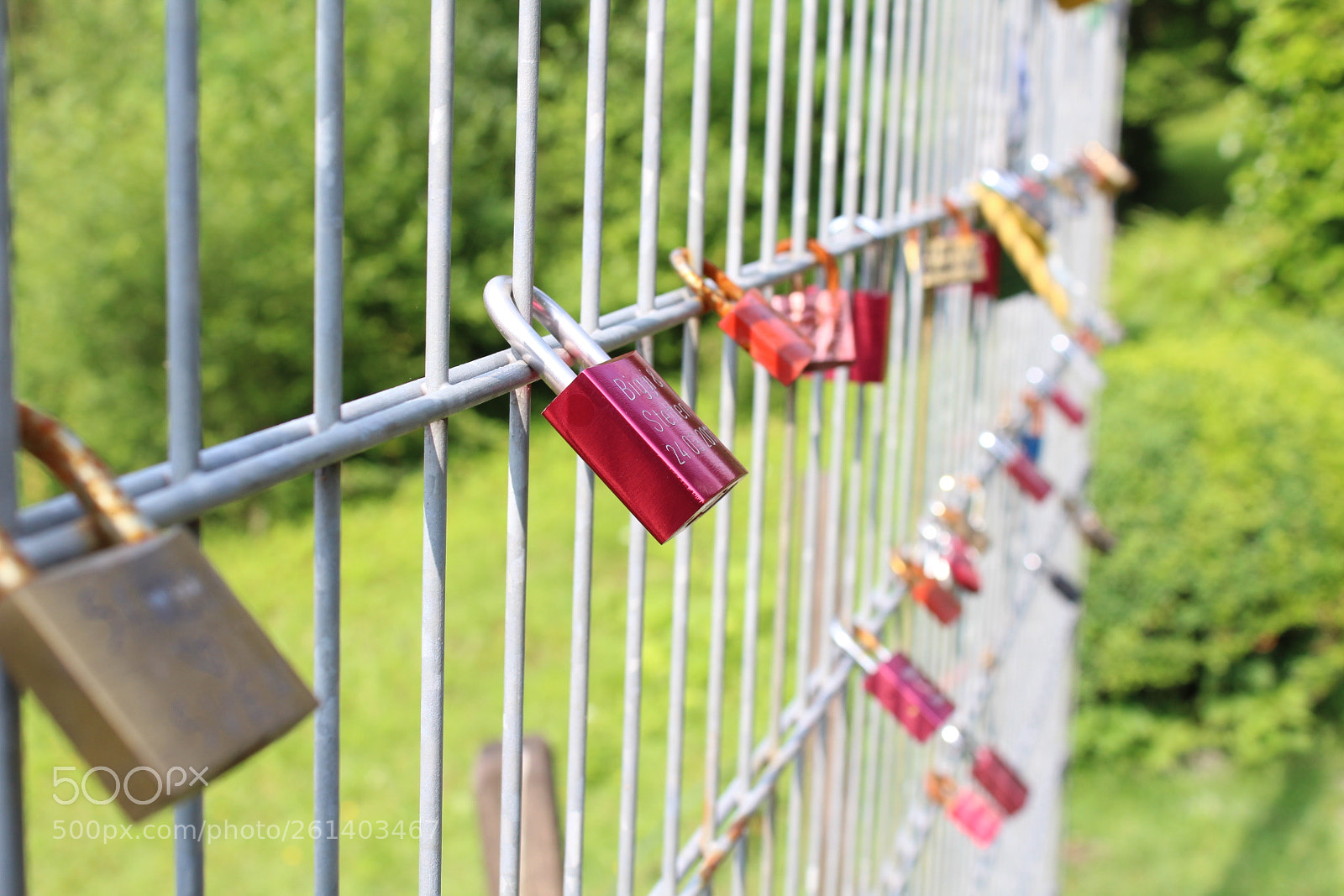Canon EOS 1300D (EOS Rebel T6 / EOS Kiss X80) sample photo. Locked love photography
