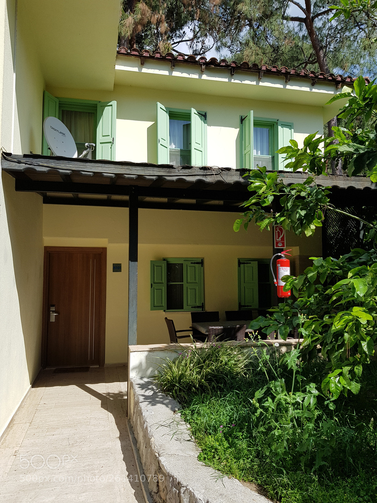 Samsung Galaxy S8 sample photo. Pretty house in turkey photography