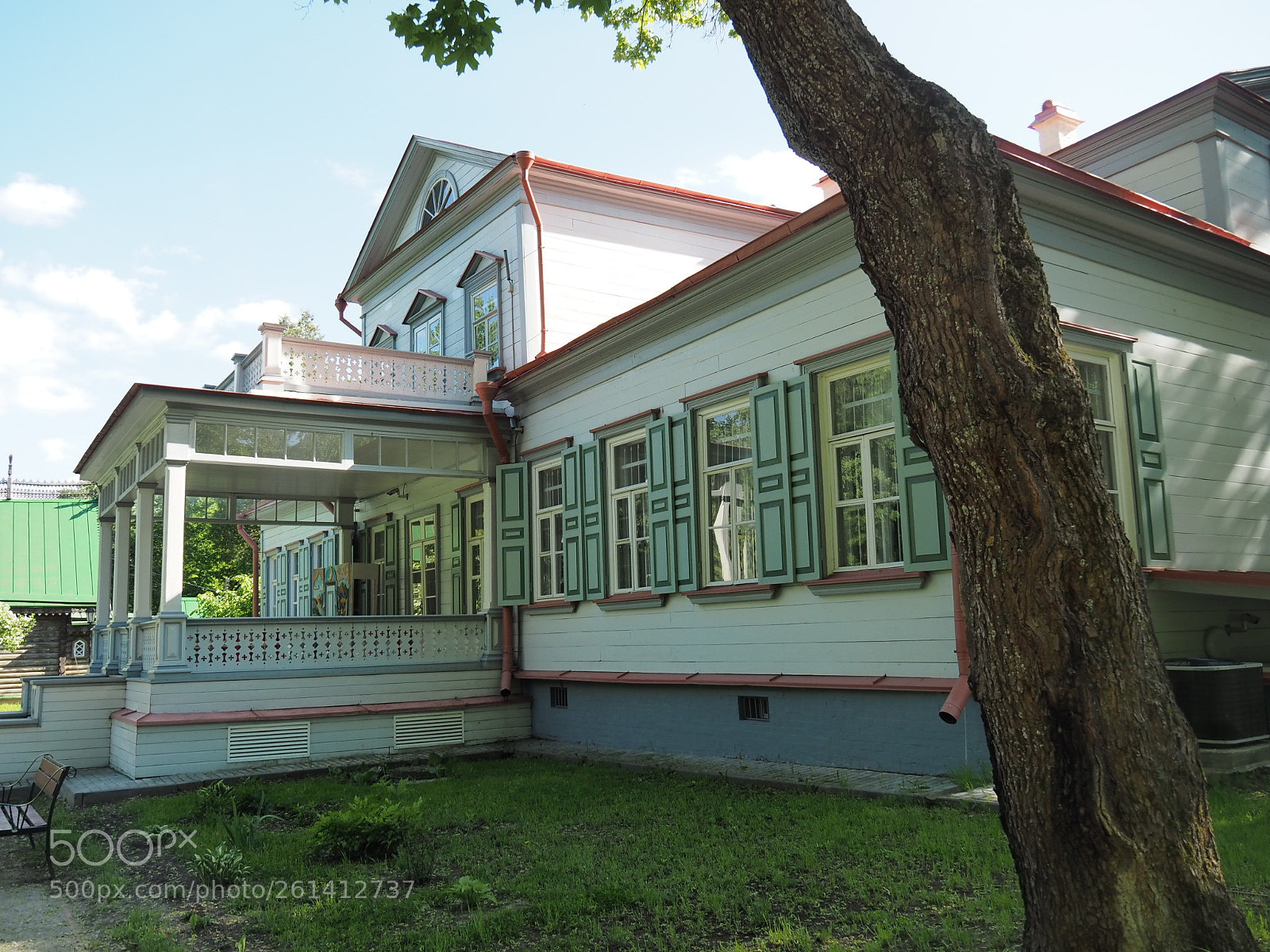Olympus OM-D E-M10 sample photo. Дом с мезонином photography