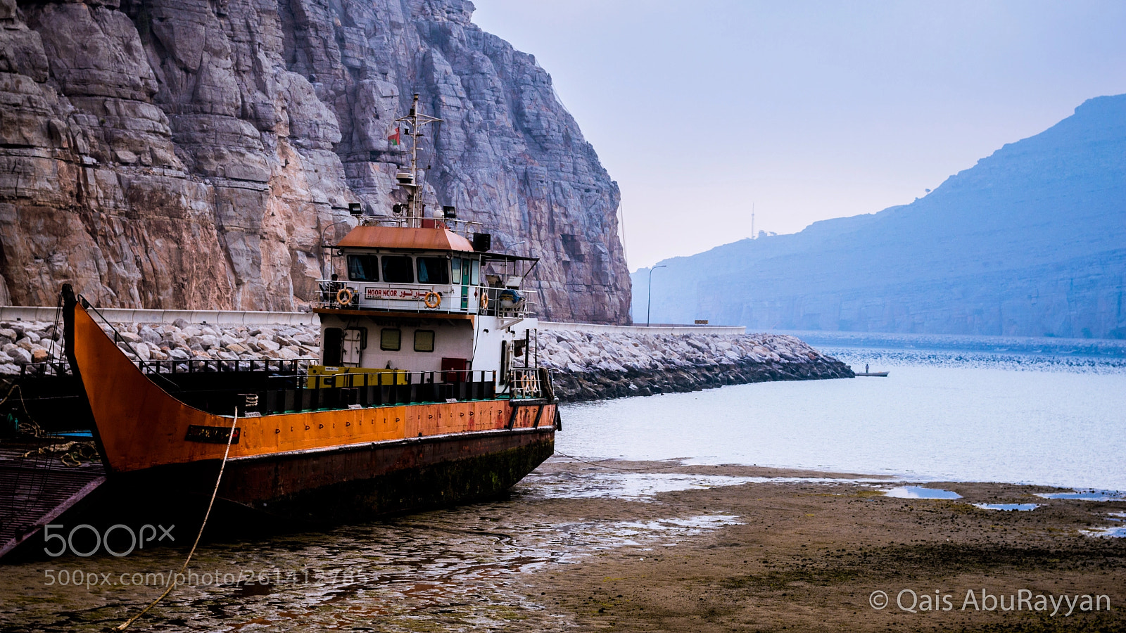 Nikon D3200 sample photo. The obsolete ship photography