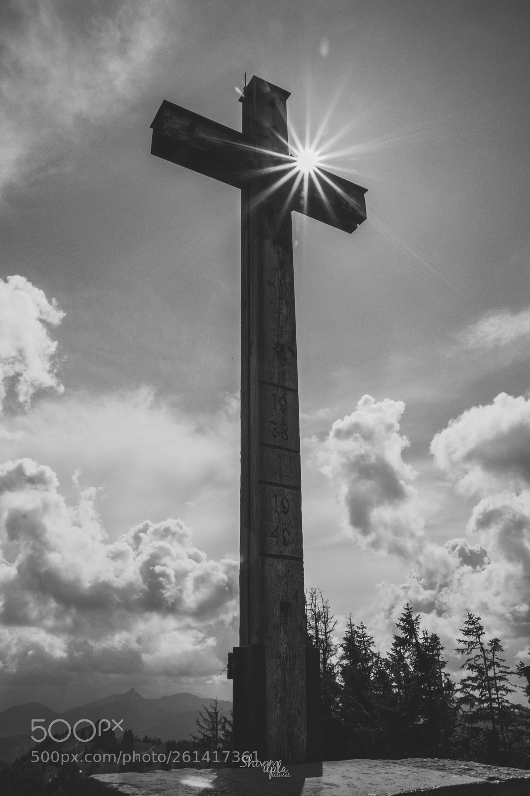 Canon EOS 80D sample photo. Shining cross! photography