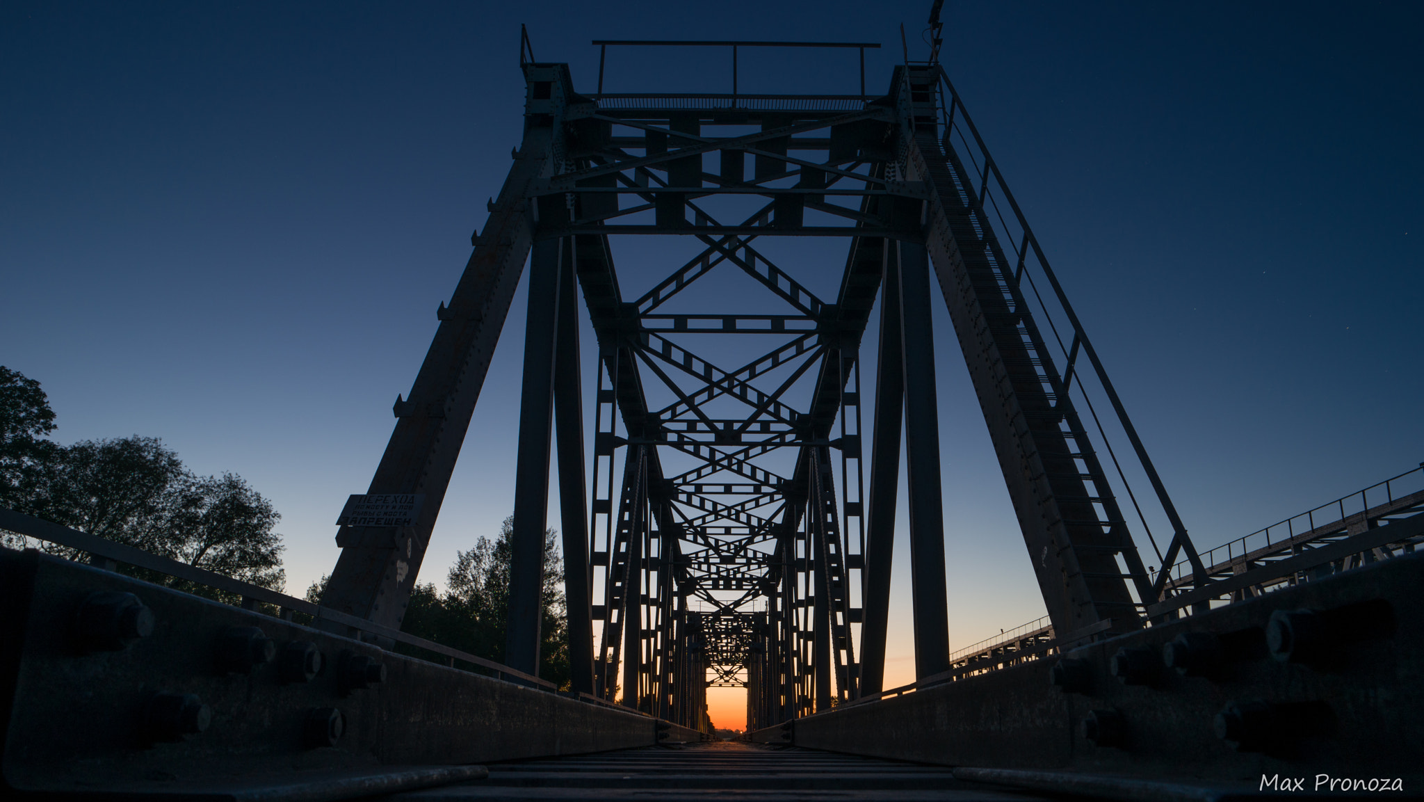 Samsung NX500 sample photo. Railroad bridge photography