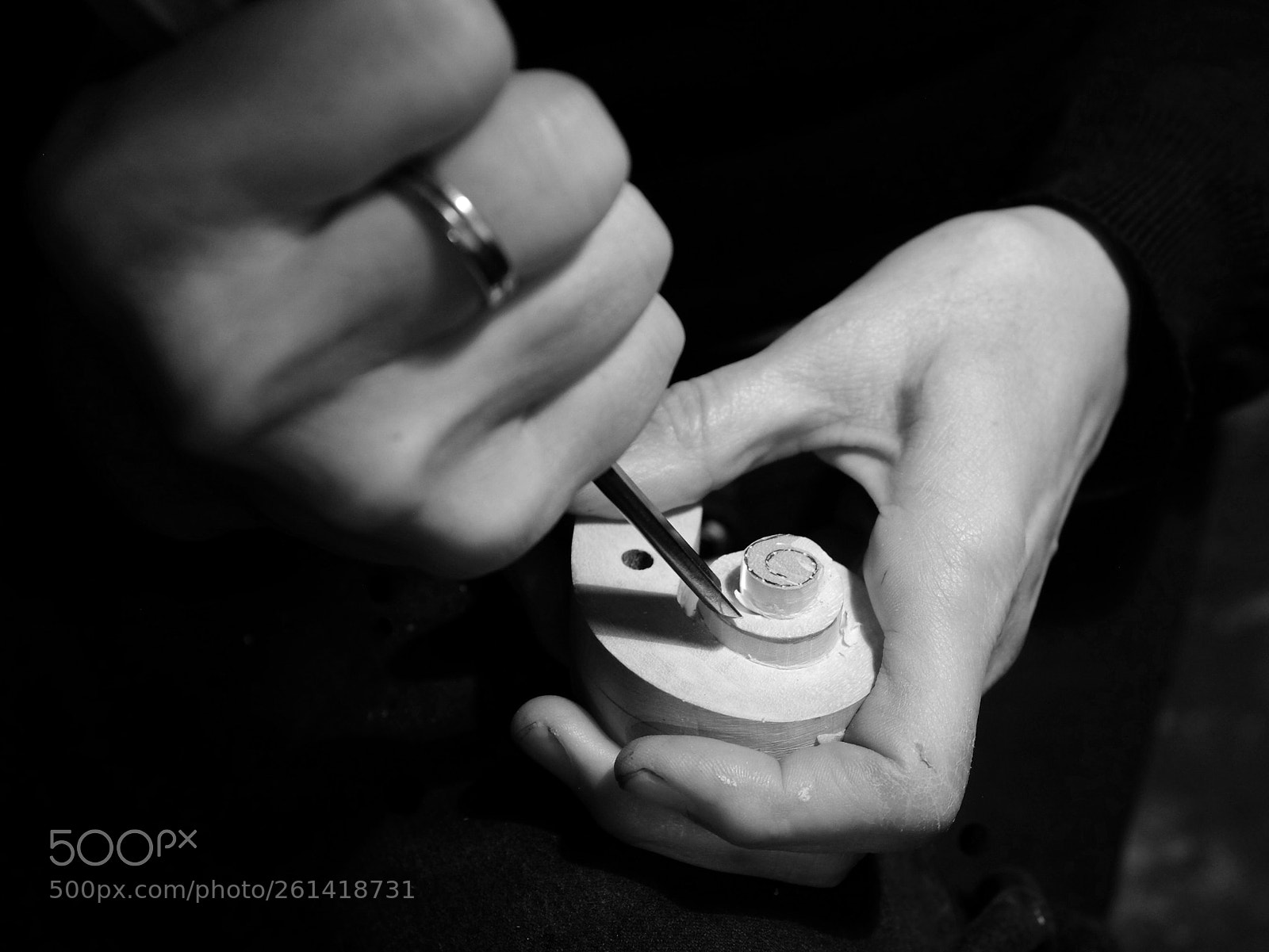 Fujifilm X100S sample photo. Carving a scroll photography