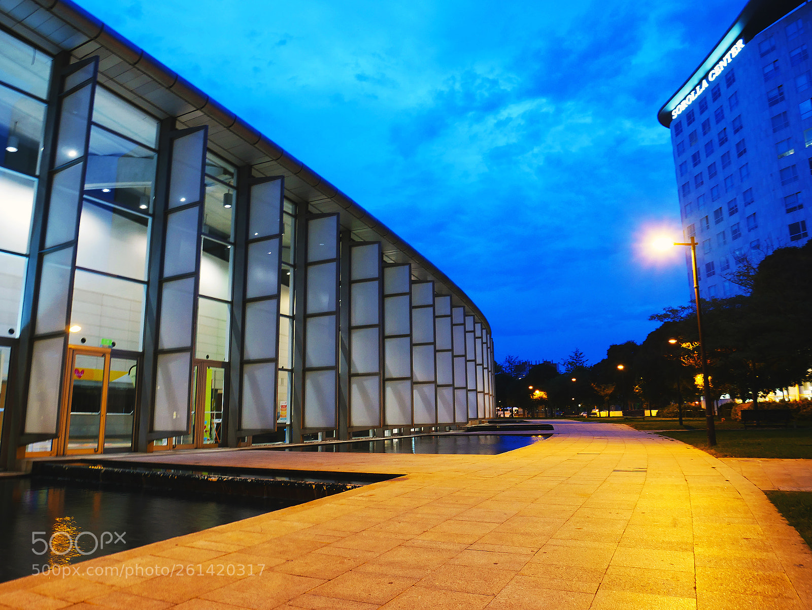 Panasonic Lumix DMC-GX85 (Lumix DMC-GX80 / Lumix DMC-GX7 Mark II) sample photo. Palacio de congresos photography