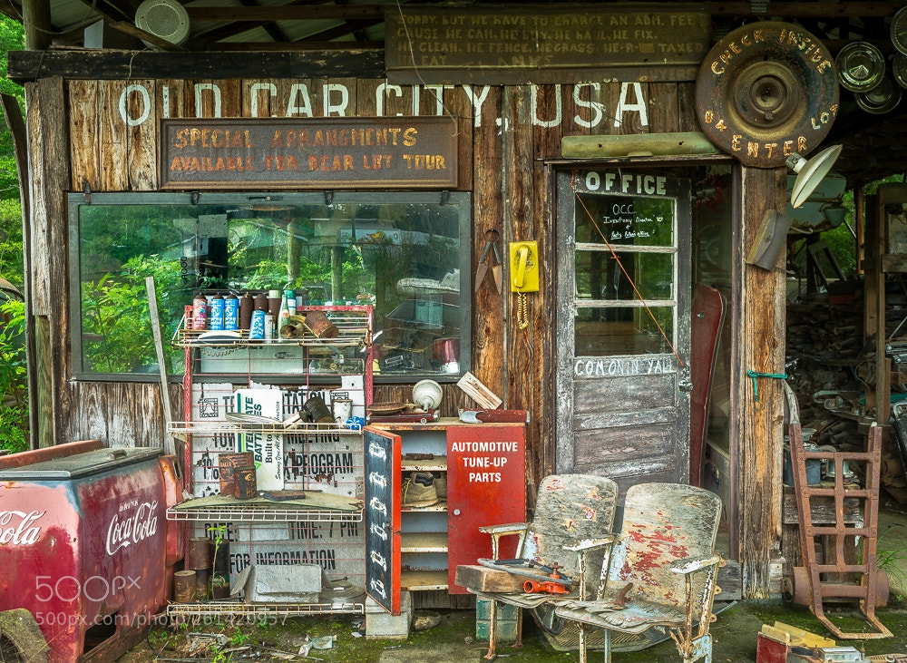 Sony Alpha DSLR-A850 sample photo. Old car city photography