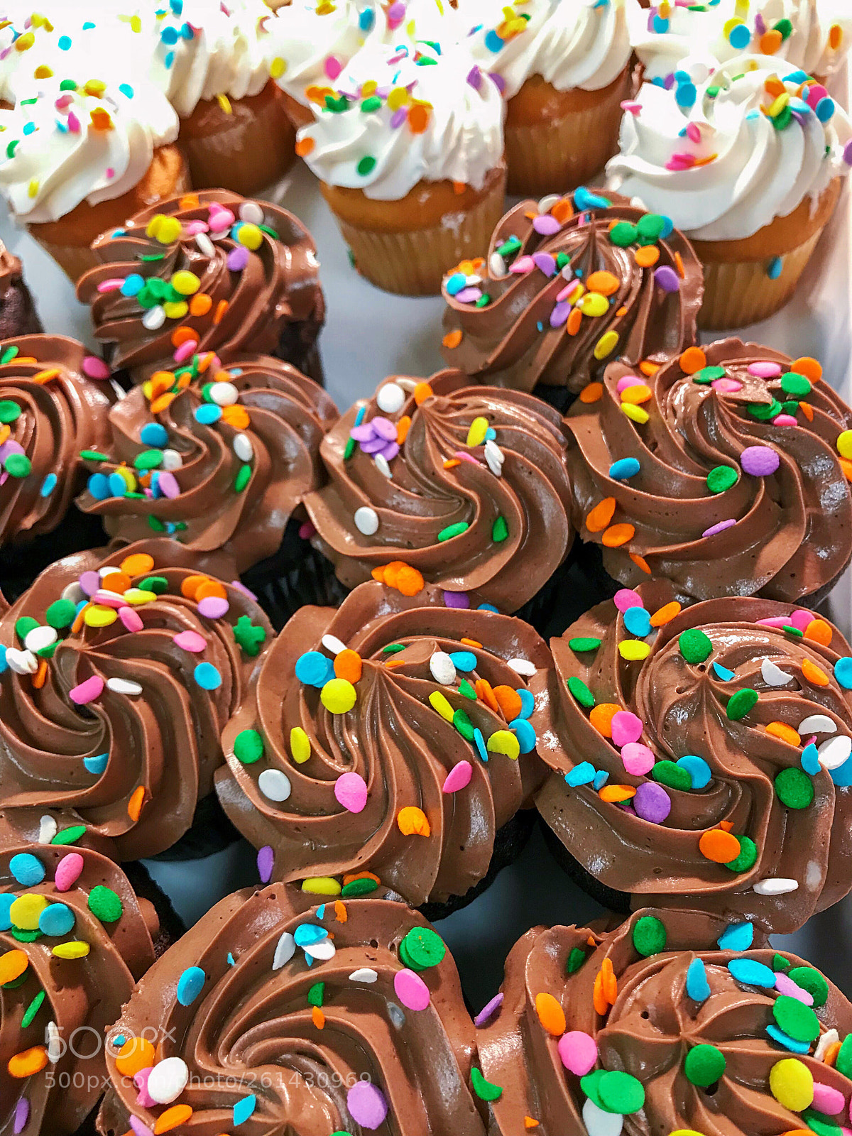 Apple iPhone 7 Plus sample photo. Happy cupcakes photography