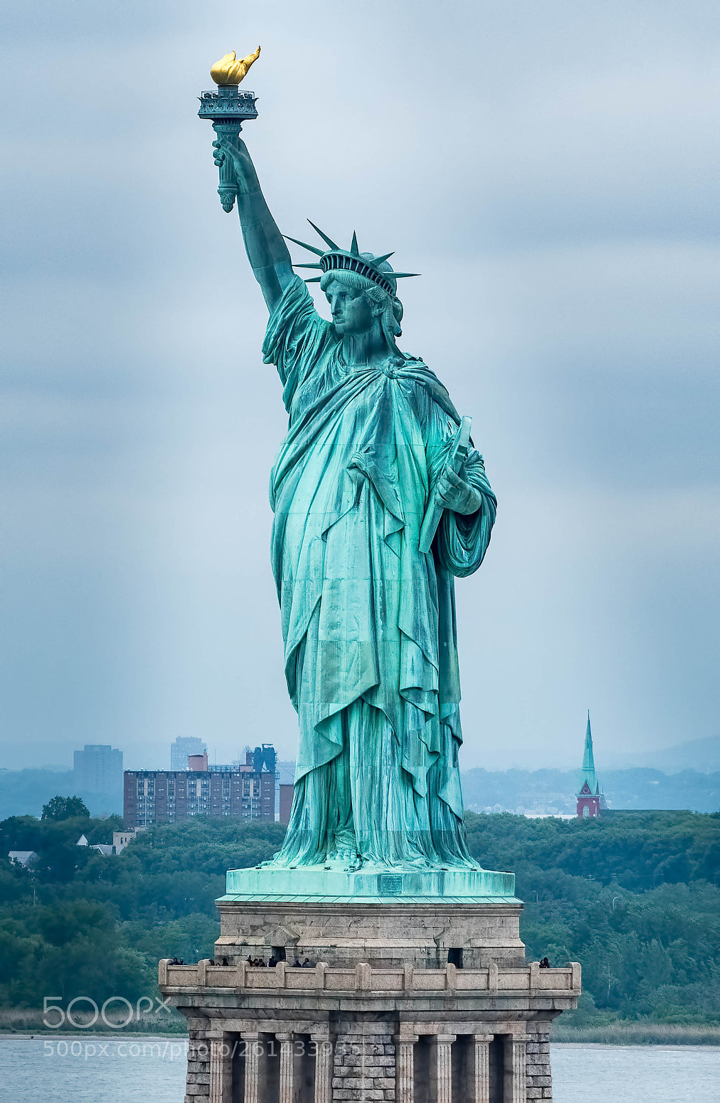 Nikon D500 sample photo. Cruising by the statue photography