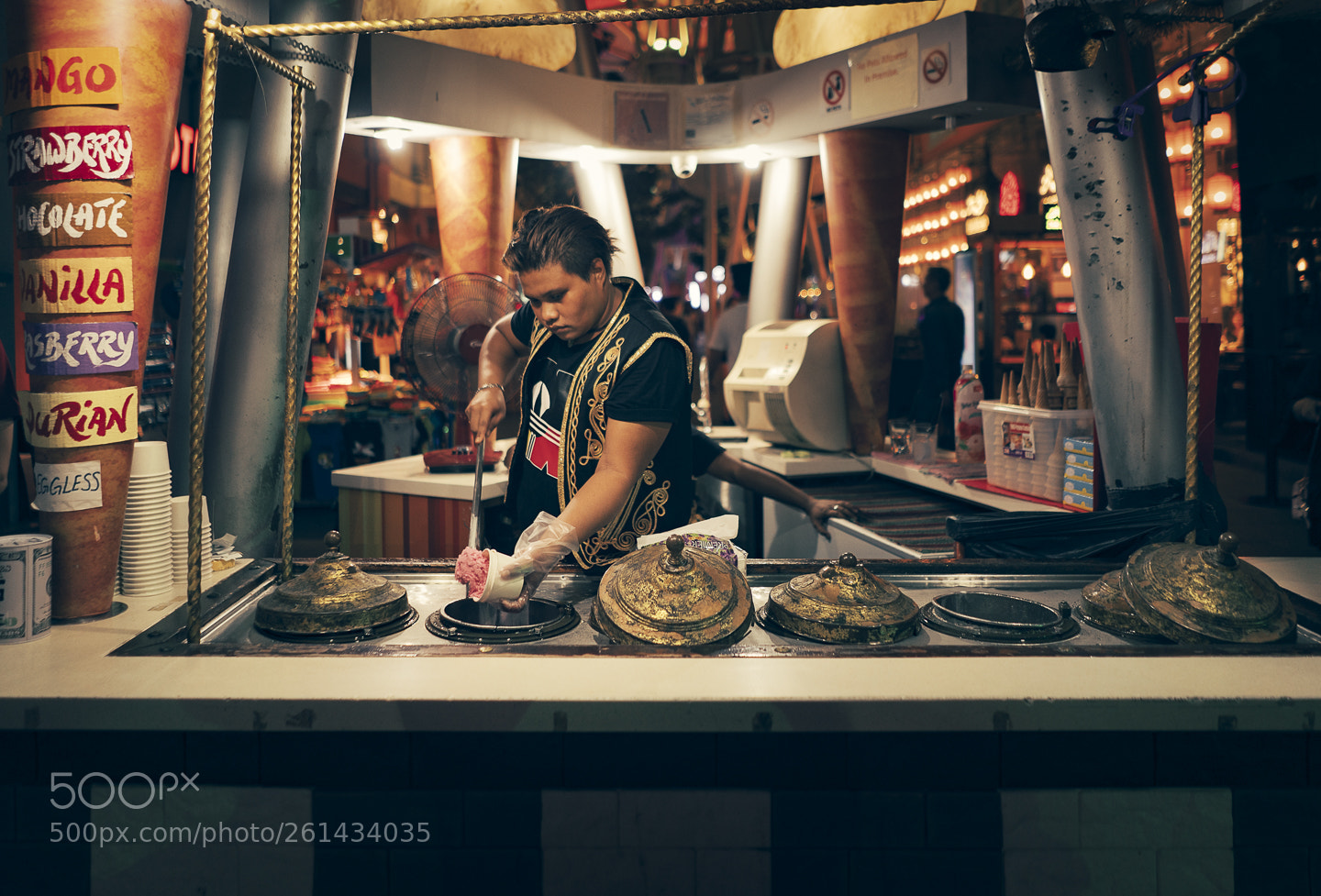 Sony a7R III sample photo. Ice cream man at photography