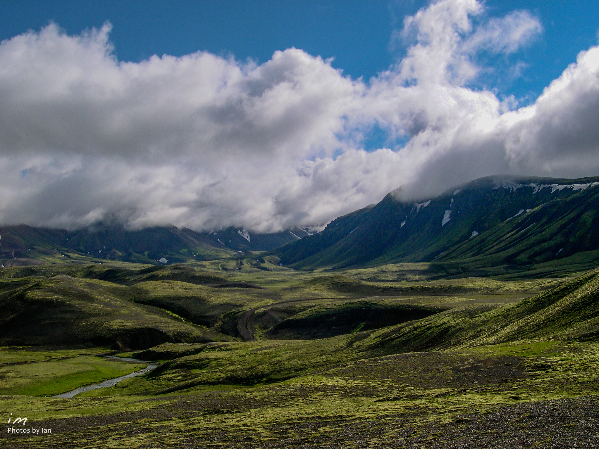 Nikon E4300 sample photo. On the laugavegur 2 photography