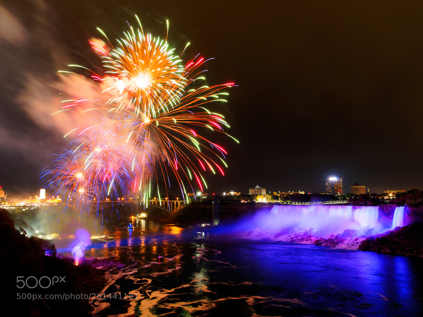 Olympus OM-D E-M10 II sample photo. Niagara falls summer fireworks photography