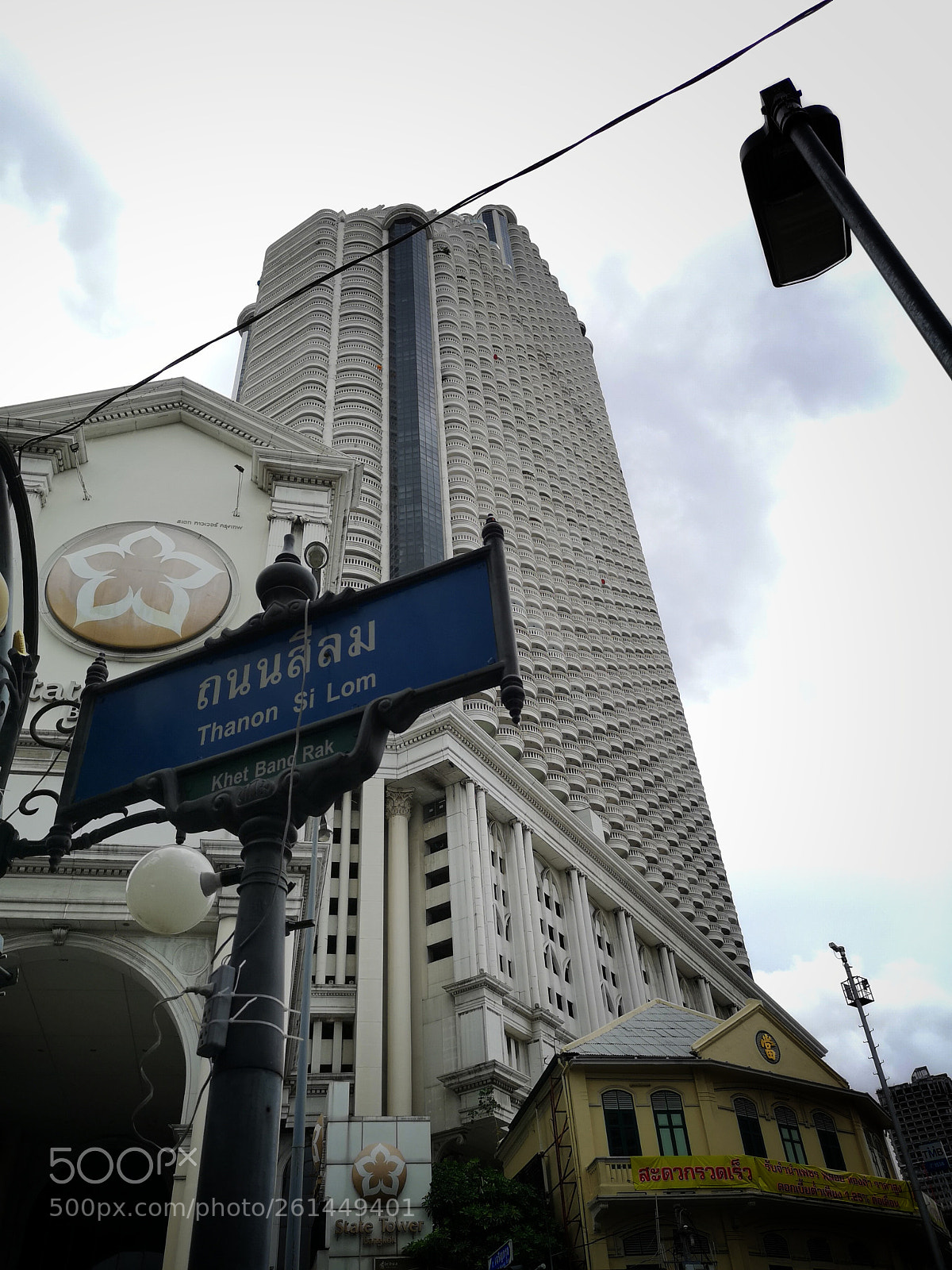 HUAWEI CLT-L29 sample photo. Silom street photography