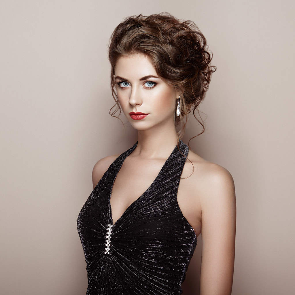 Fashion portrait of beautiful woman in elegant dress by Oleg Gekman on 500px.com
