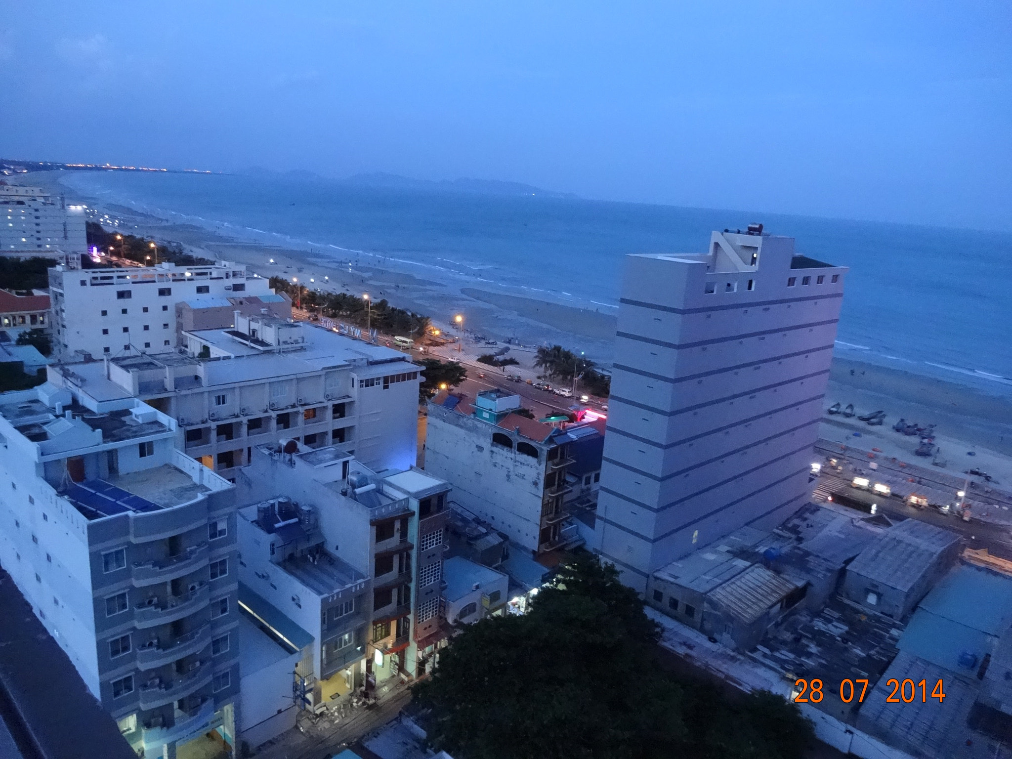 Sony Cyber-shot DSC-WX300 sample photo. A beach city photography