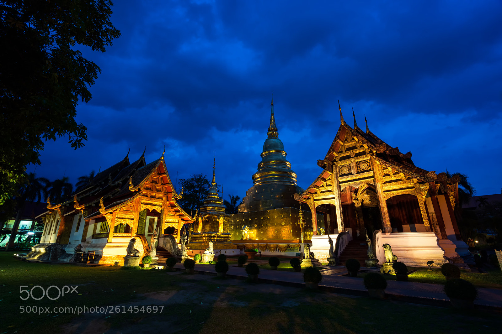 Sony a7 II sample photo. Wat phra singh in photography