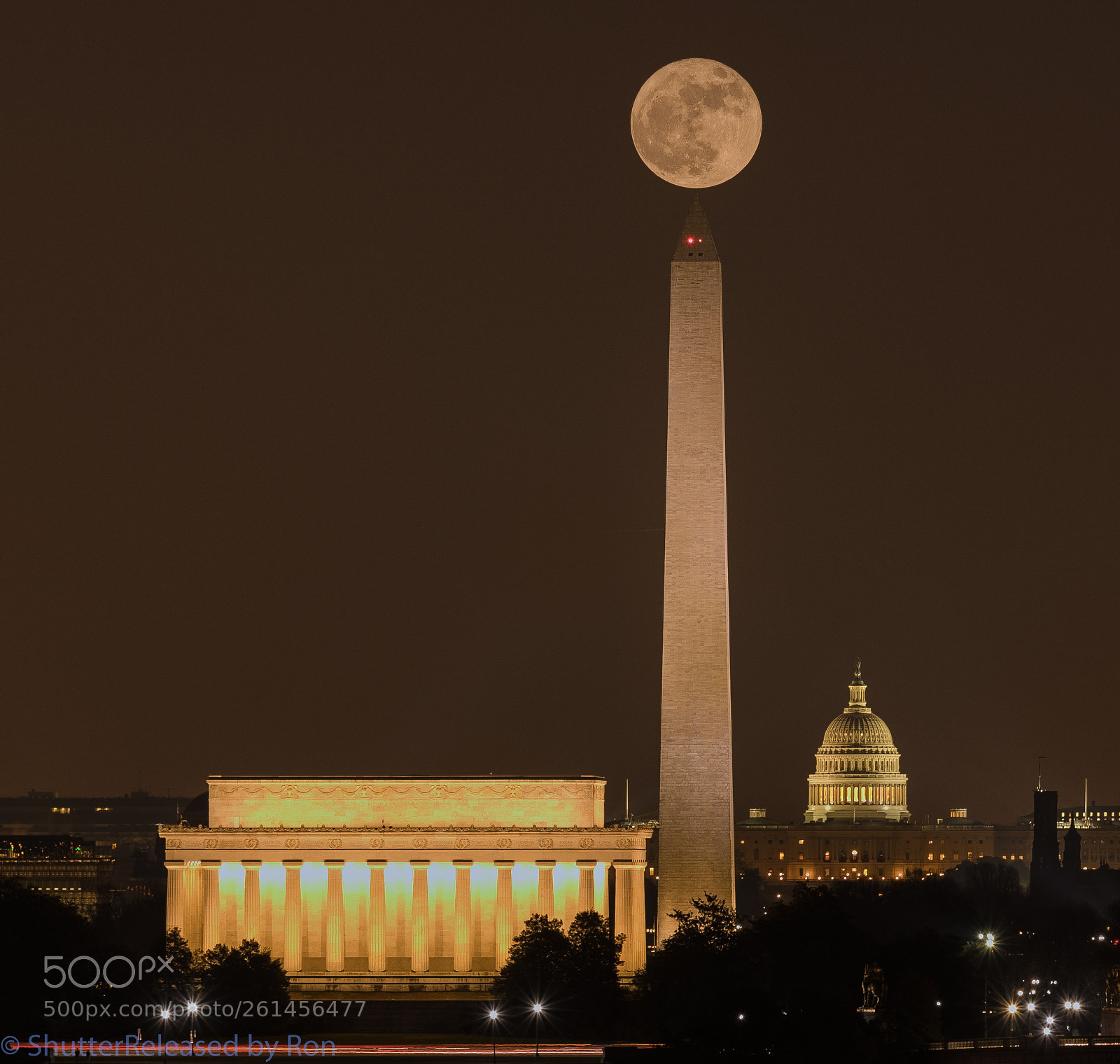 Canon EOS 5D Mark IV sample photo. Moon over the top photography