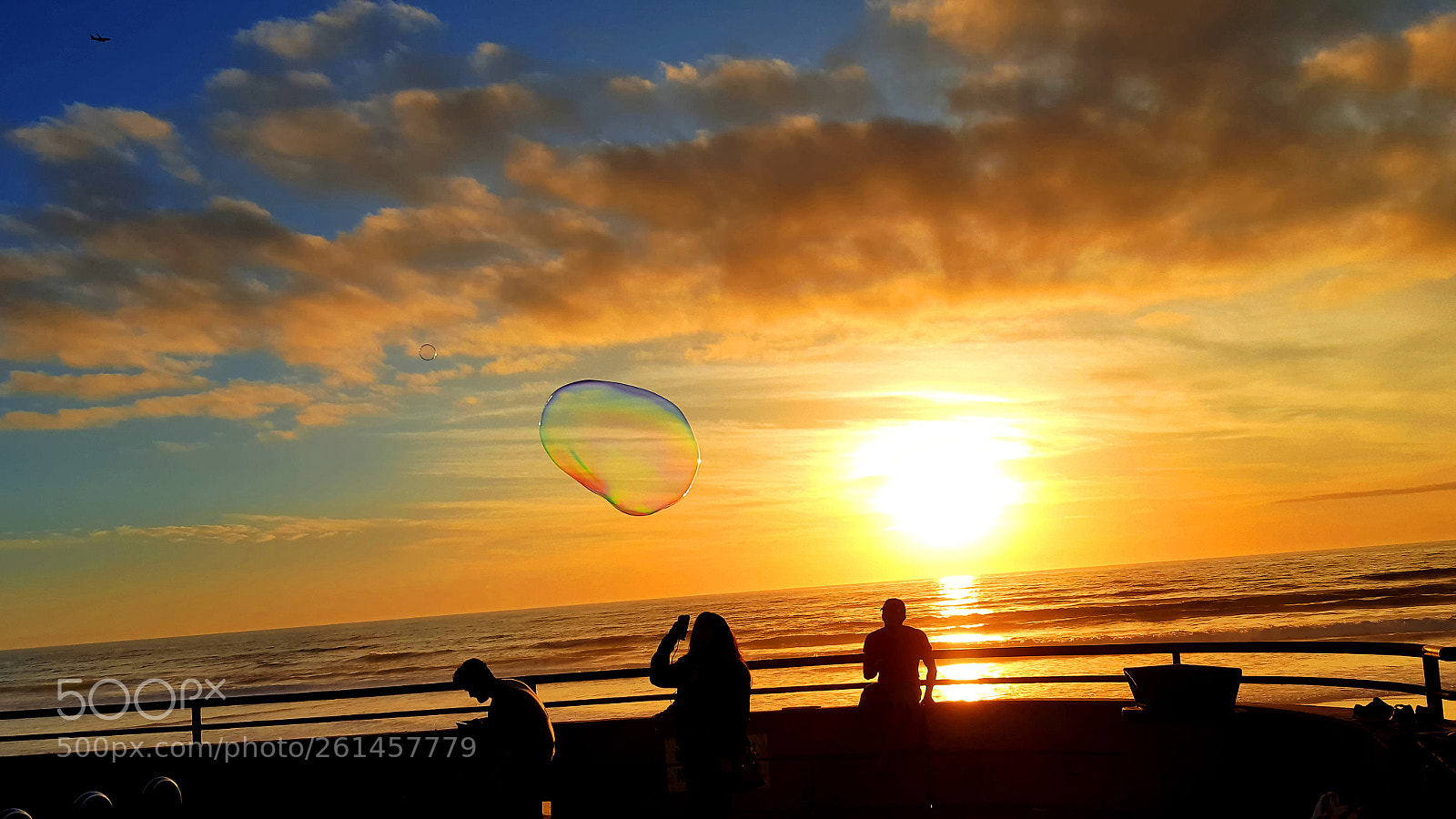 Samsung Galaxy S6 sample photo. A passing bubble photography