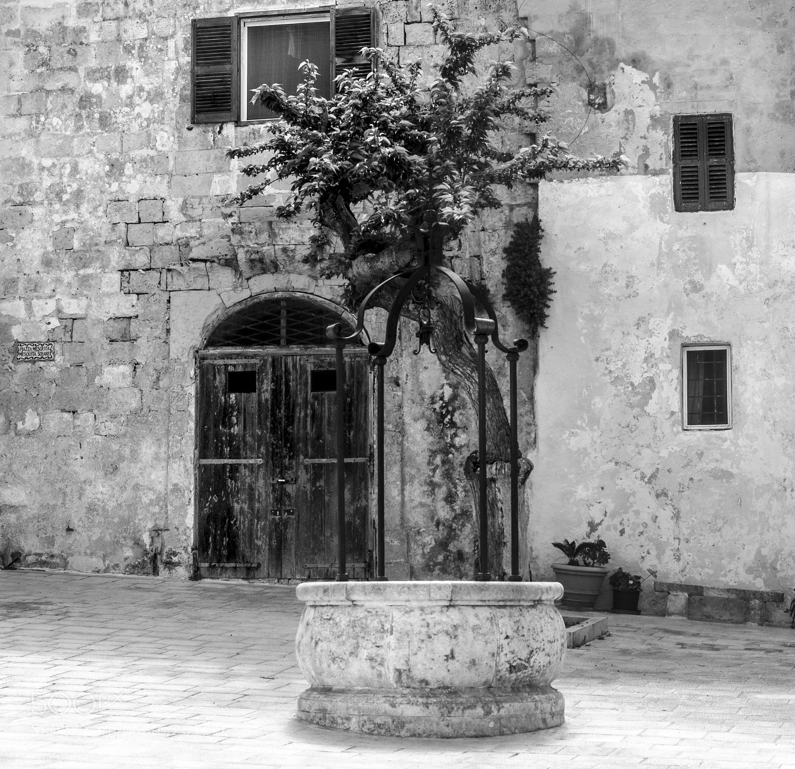 Nikon D7000 sample photo. Old well mdina photography