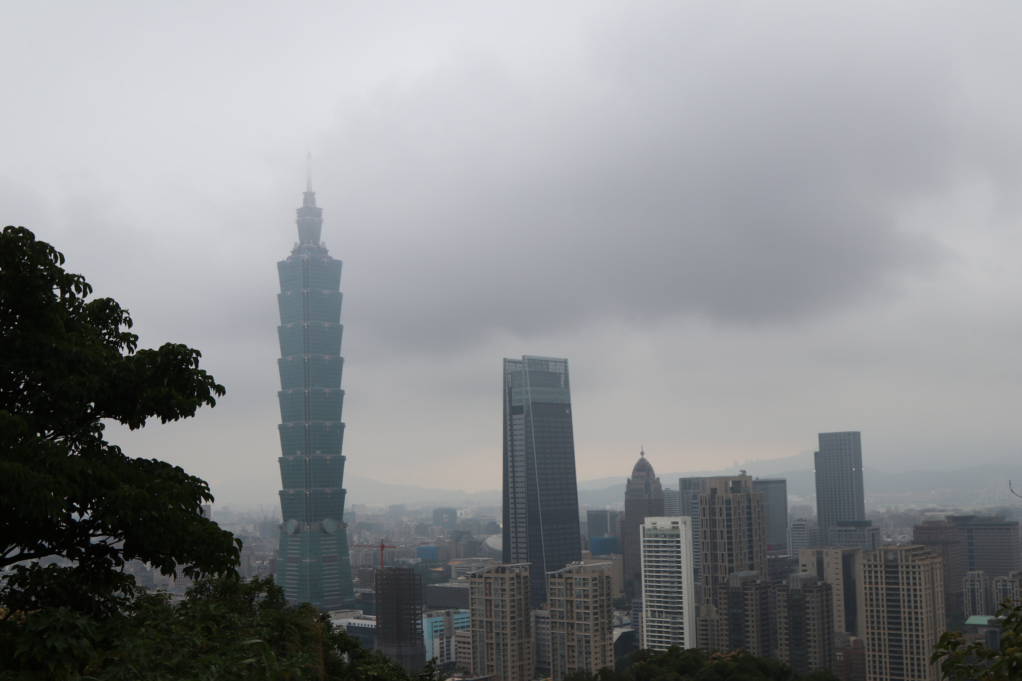 Canon EOS 80D + Canon EF 24-105mm F4L IS USM sample photo. Taipei 101. photography