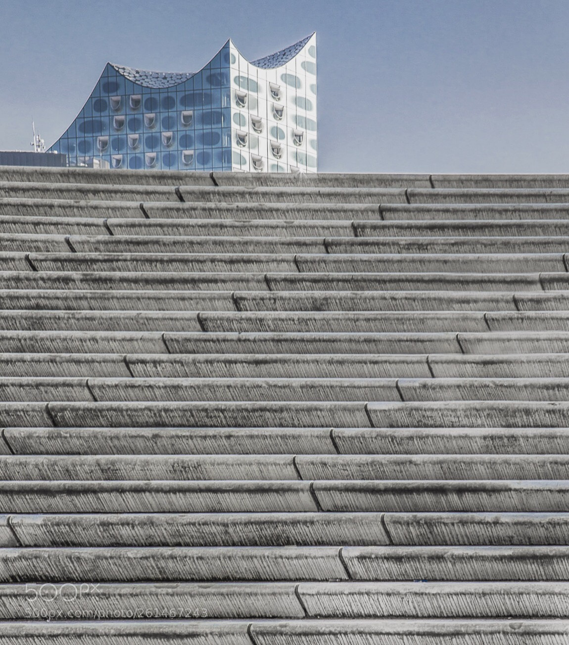 Canon EOS 5D Mark IV sample photo. Stairway - landungsbr cken photography