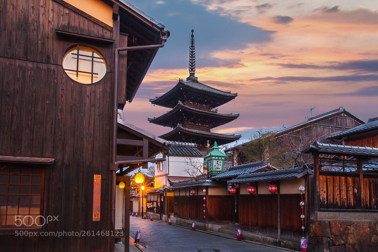 Canon EOS 5D Mark II sample photo. Yasaka pagoda photography