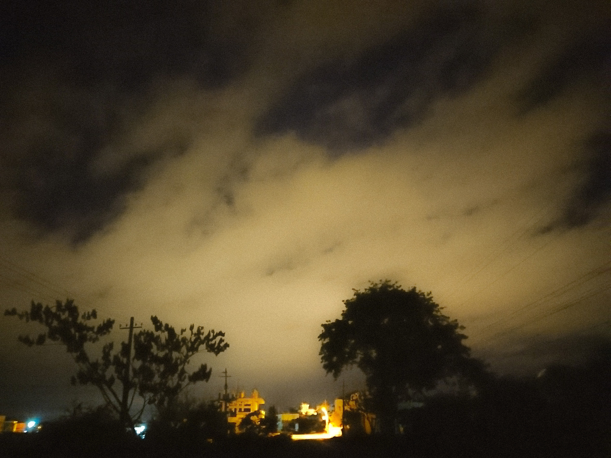 Sony Xperia XZ Premium sample photo. Night clouds photography