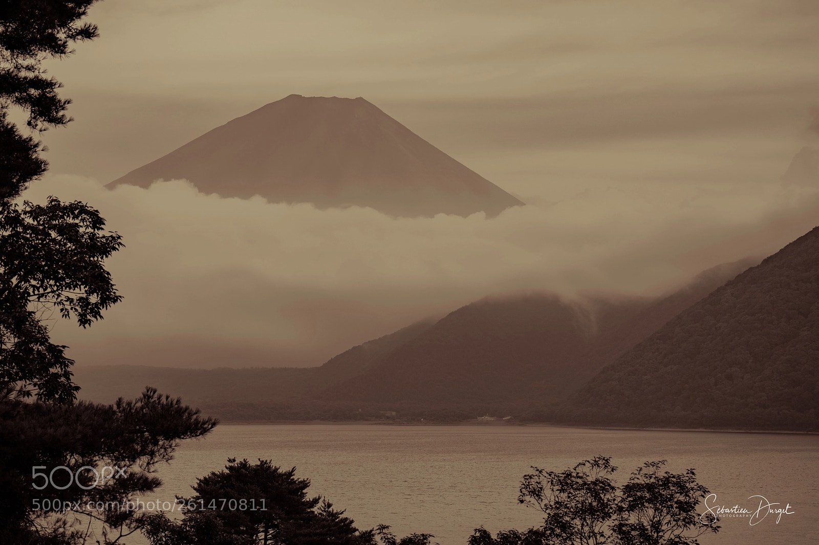 Canon EOS 5D Mark IV sample photo. Mt fuji in fog photography