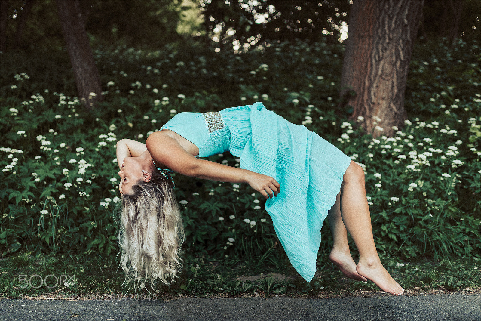 Canon EOS 5D Mark IV sample photo. Floating above the ground photography