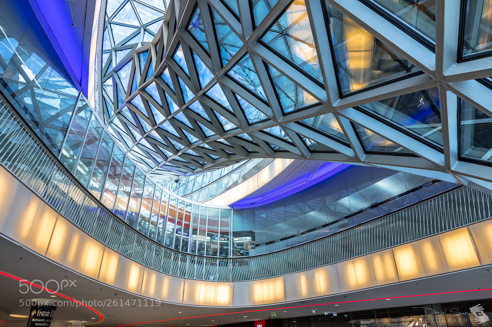 Canon EOS 5D Mark IV sample photo. Inside the mall photography