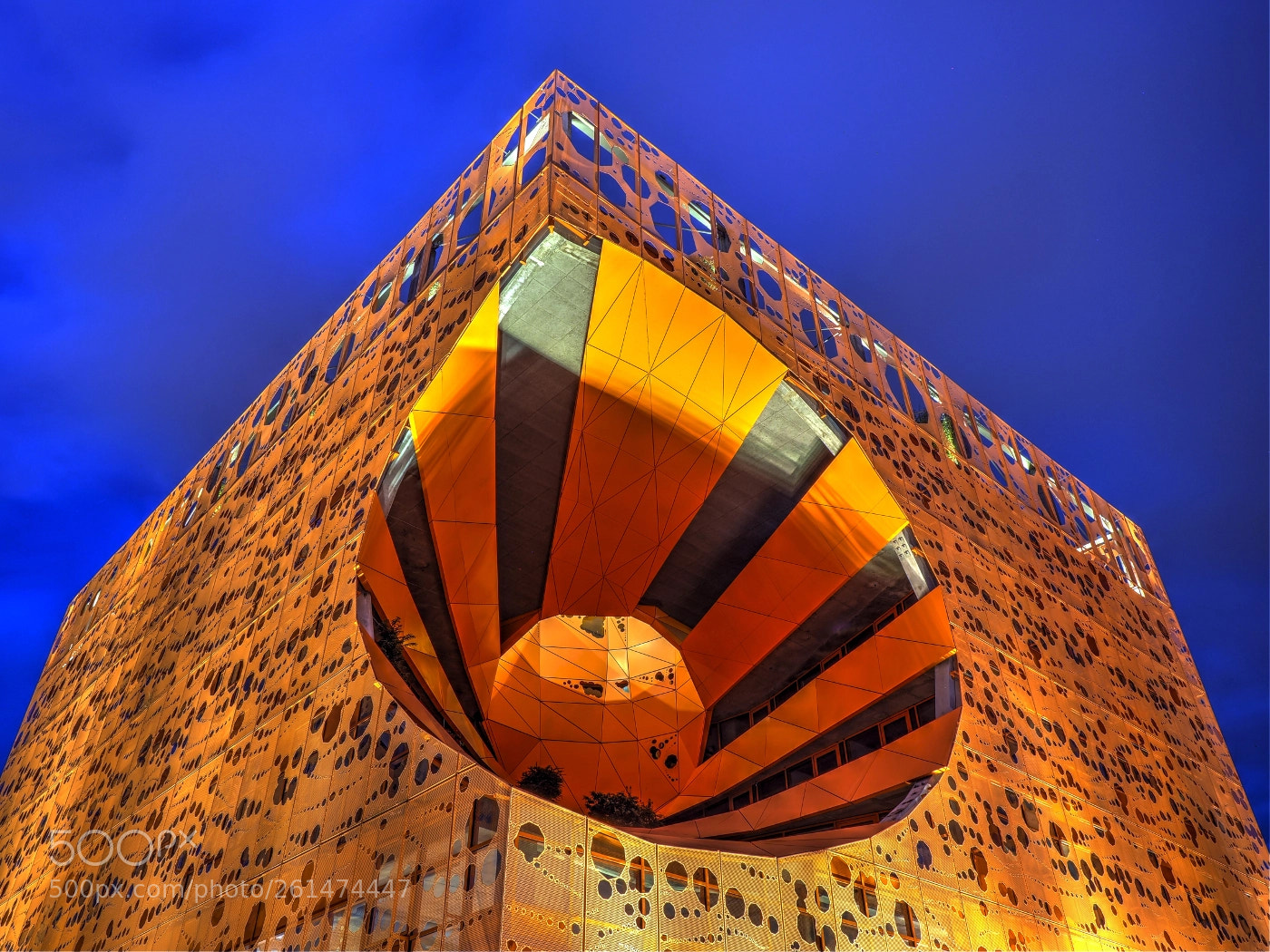 Olympus OM-D E-M5 II sample photo. The orange cube in photography