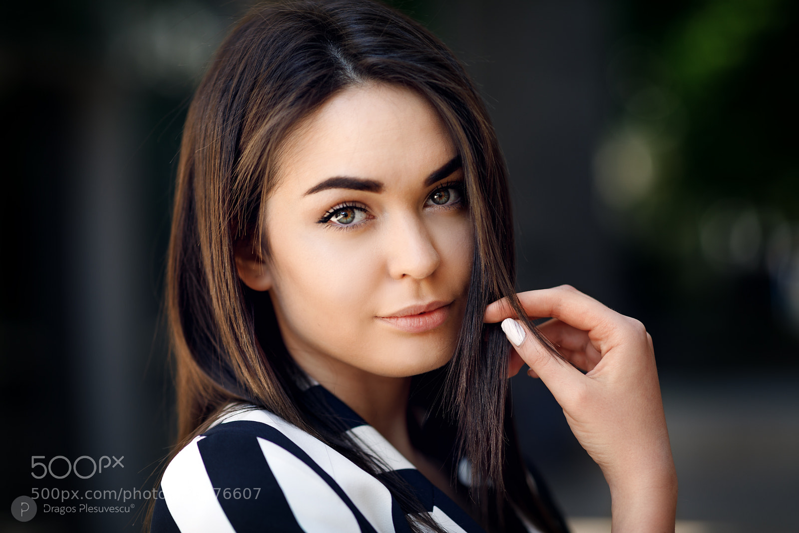 Canon EOS 5D Mark IV sample photo. Portrait in natural light photography