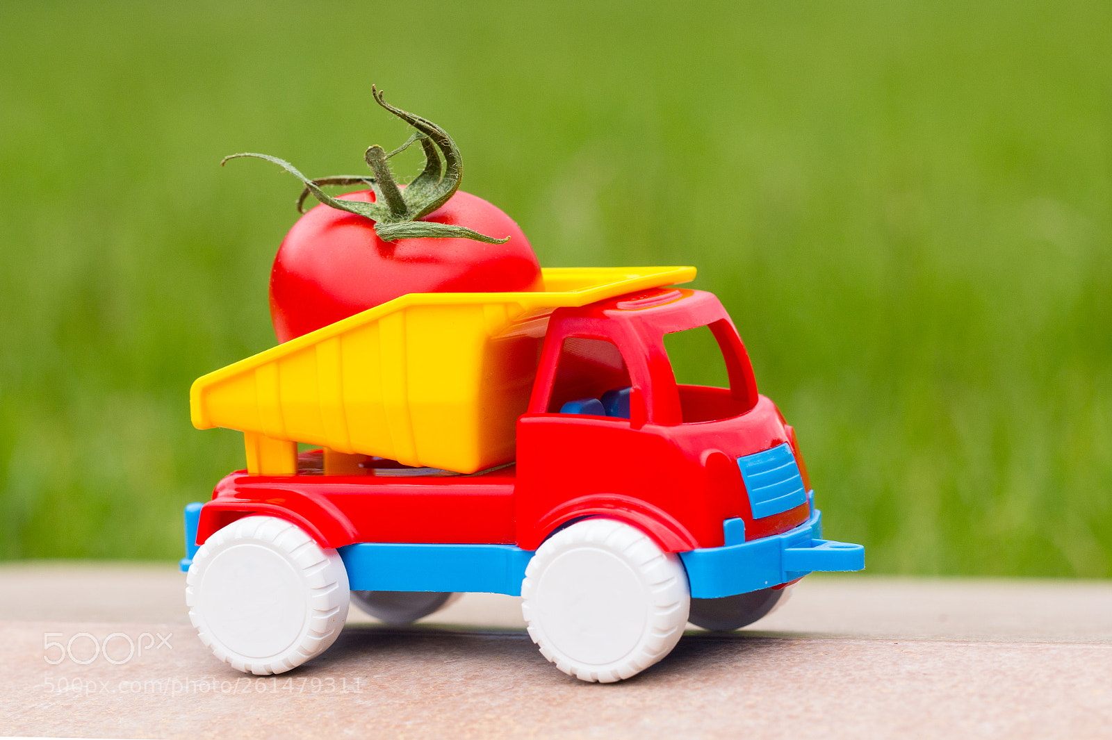 Canon EOS 60D sample photo. Tomato delivery products truck photography