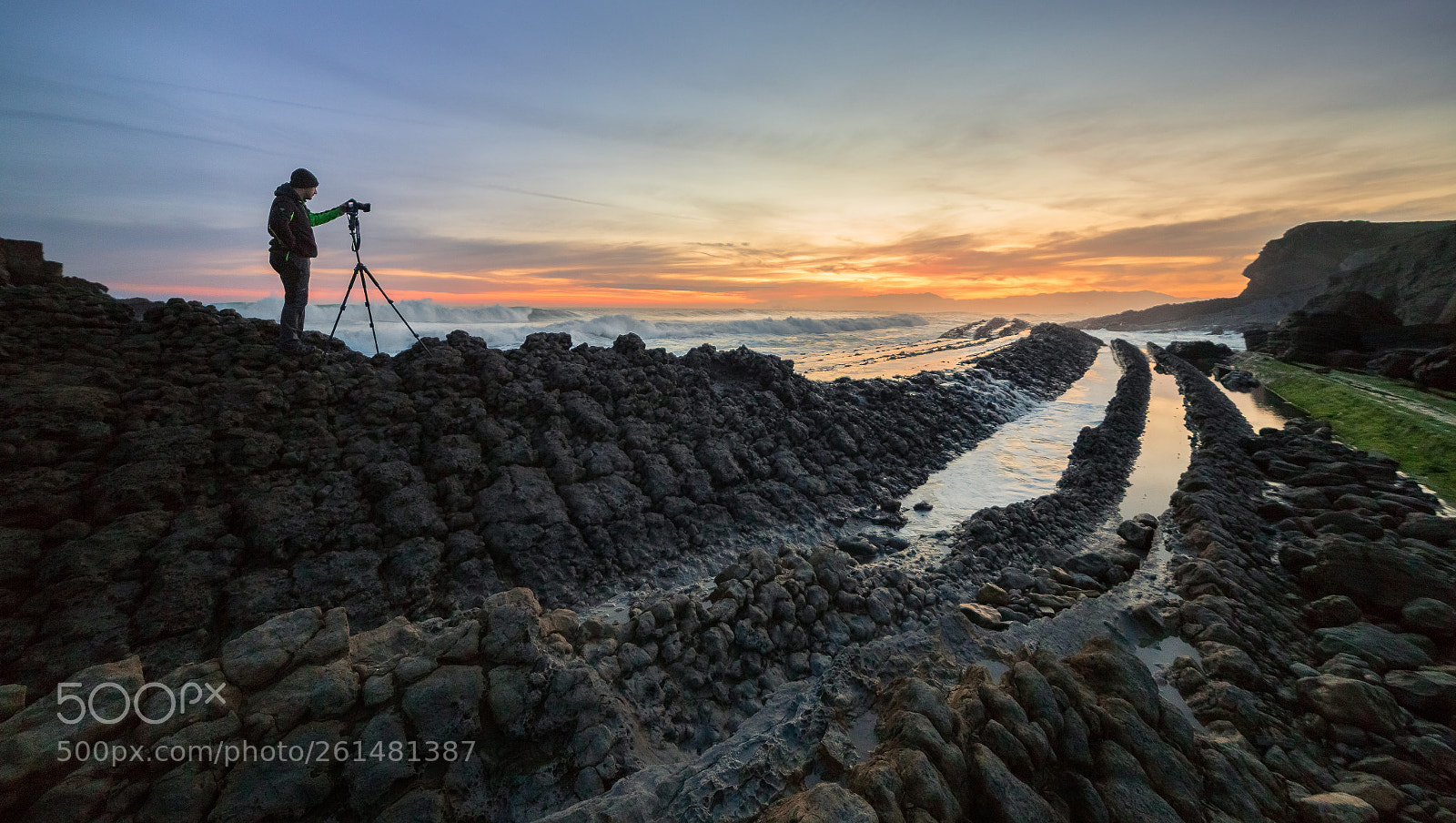 Canon EOS 6D sample photo. Between rocks photography