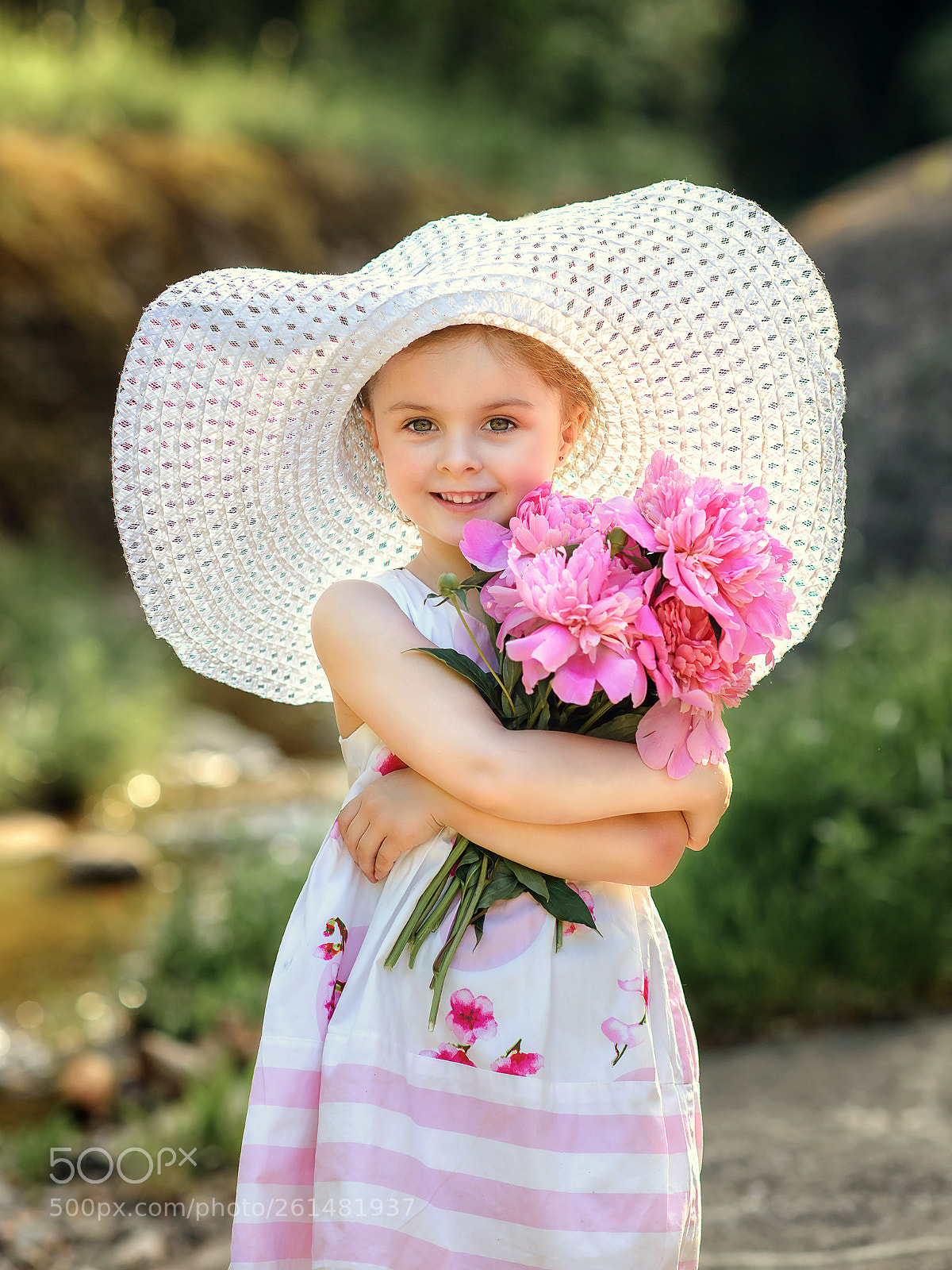 Nikon D800 sample photo. Девочка с пионами photography