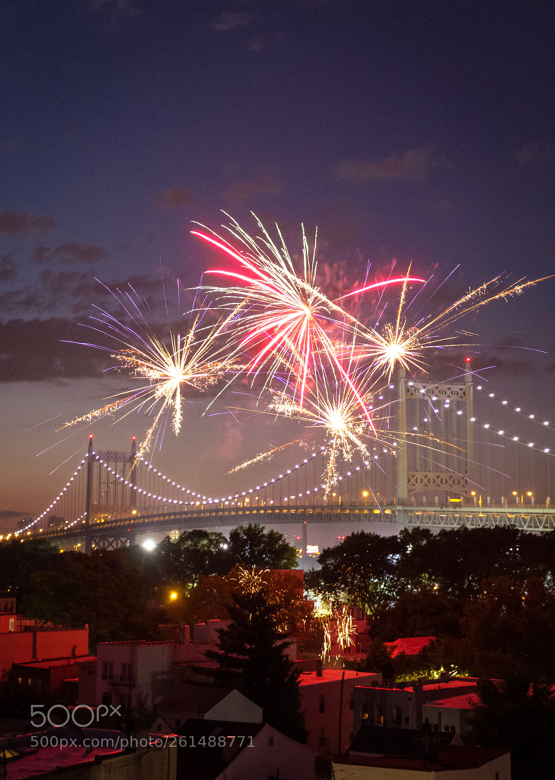Canon EOS 550D (EOS Rebel T2i / EOS Kiss X4) sample photo. Firework over bridge photography