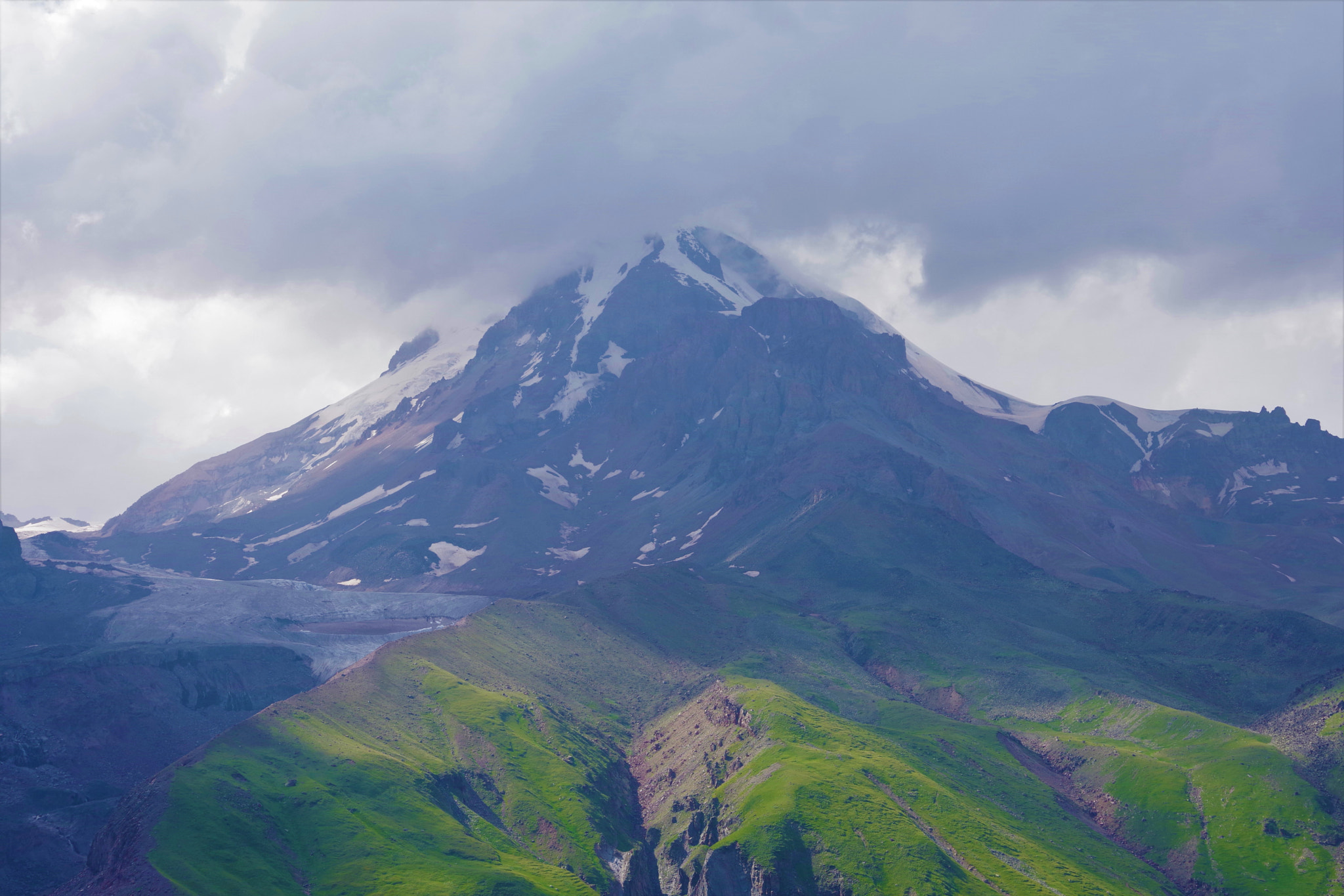 Pentax K-70 sample photo. Mount kazbek in clouds photography